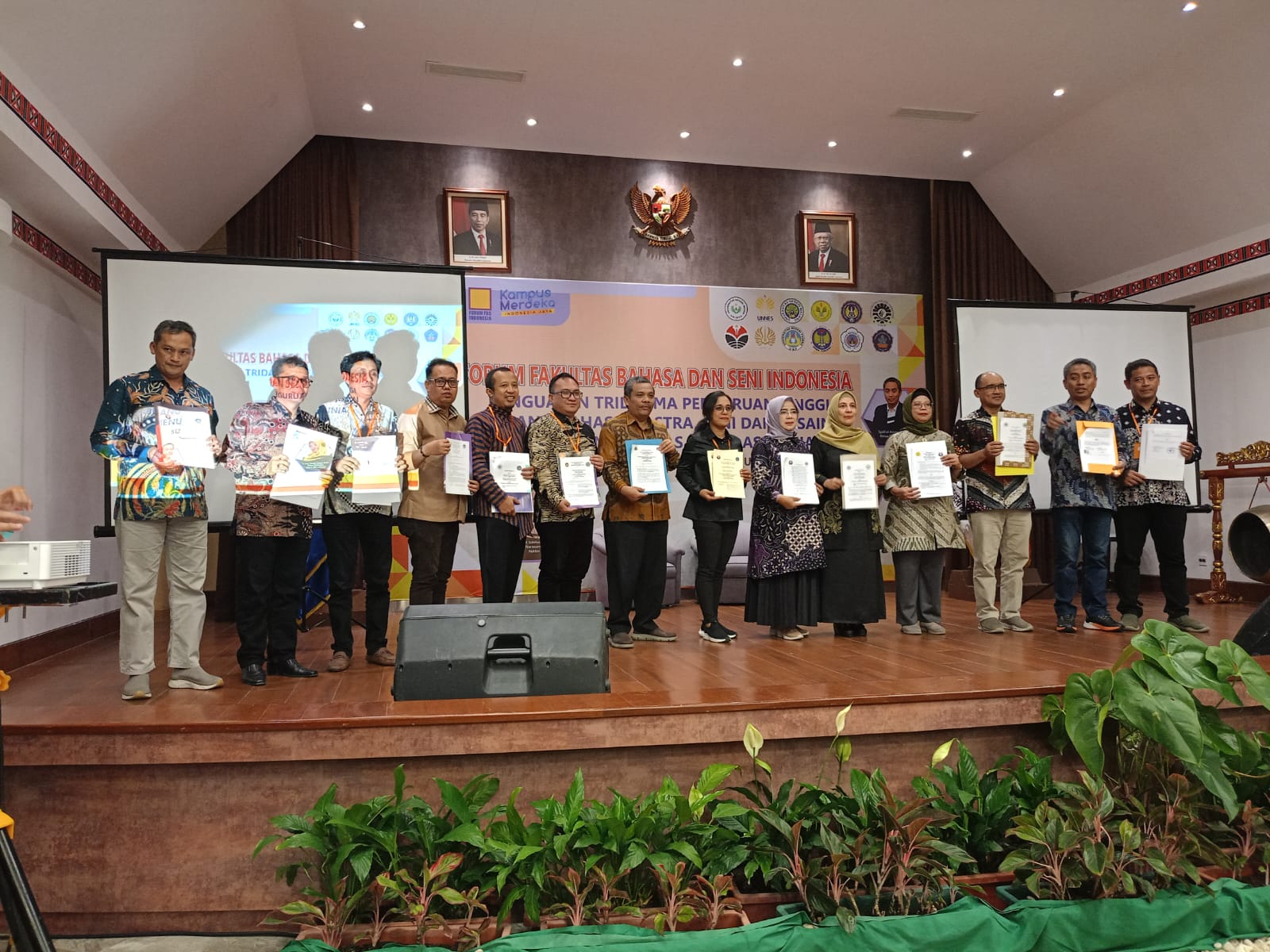 Dekan FBS UNP Tandatangani Naskah Kerja Sama Program Studi LPTK Indonesia
