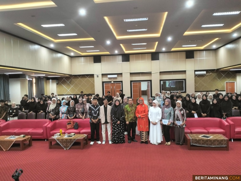 English Education Students of FBS UNP Hold Seminar on English for Young Learners